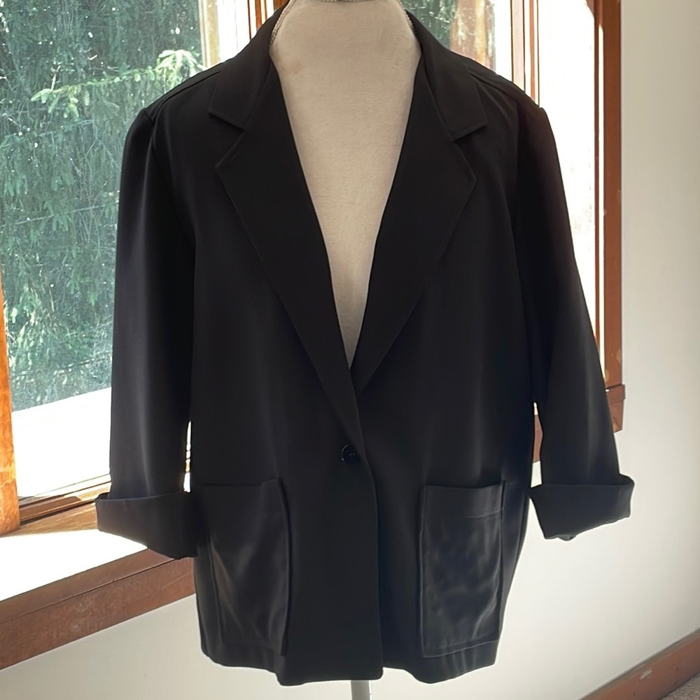 Vintage The Petite Idea Black Blazer